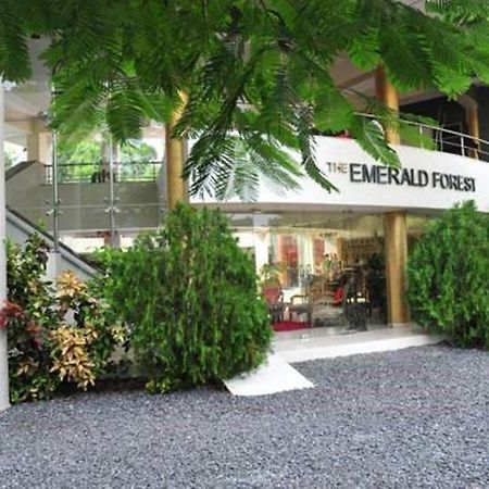 United 21 Emerald Goa Varca Exterior foto