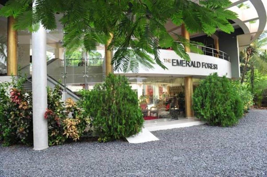 United 21 Emerald Goa Varca Exterior foto