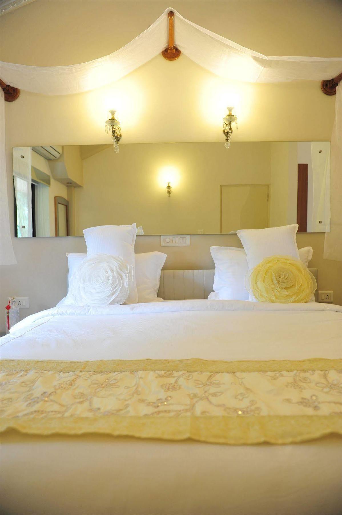 United 21 Emerald Goa Varca Exterior foto